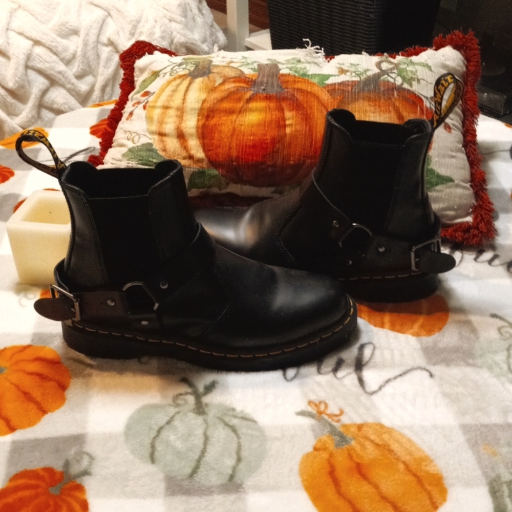 Women Dr Martens Size 8 Black Chelsea  Boot